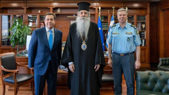Νότης Μηταράκης για νέες ταυτότητες: «Δεν προσβάλουν την Ορθόδοξη Χριστιανική πίστη»