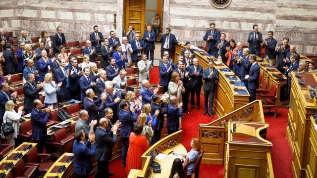 Ψήφος απόδημων: Πέρασε το νομοσχέδιο με 208 «ναι»