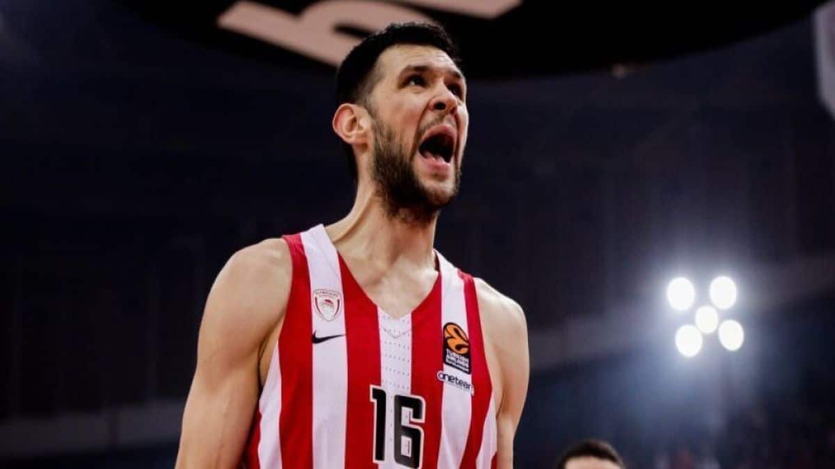 Ολυμπιακός: Ανανέωσε έως το 2026 ο Κώστας Παπανικολάου