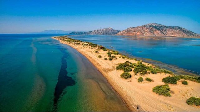Παραλία 17 χλμ στην Ελλάδα: Ιδανική επιλογή για διακοπές με παιδιά – Πας με το αυτοκίνητο