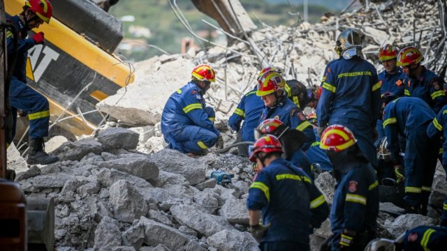 Κατάρρευση γέφυρας στην Πάτρα: «Δεν έπρεπε να δουλεύουν Κυριακή μεσημέρι μέσα στον καύσωνα – Δεν υπήρχαν δικλείδες ασφαλείας» (video)