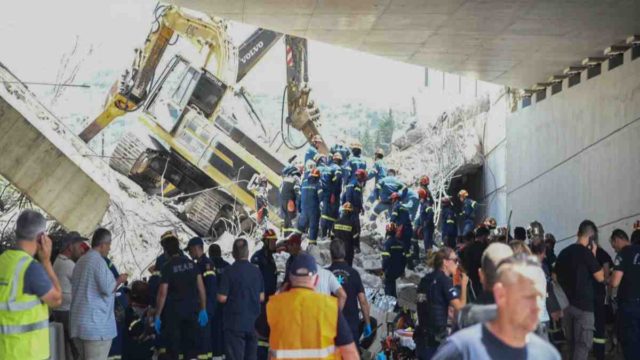 Λέκκας για κατάρρευση γέφυρας στην Πάτρα: «Εδώ και 15 χρόνια που είχε κατασκευαστεί αντιμετώπιζε προβλήματα» (video)