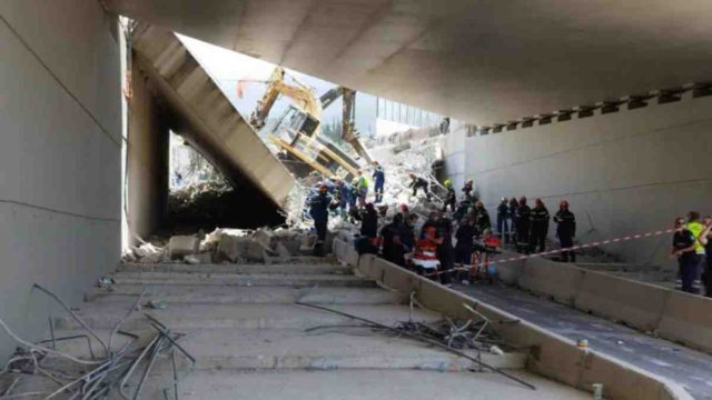 Πανικός στην Πάτρα: Κατέρρευσε τμήμα γέφυρας που είχε προβλήματα – Τουλάχιστον ένας νεκρός (video & photos)