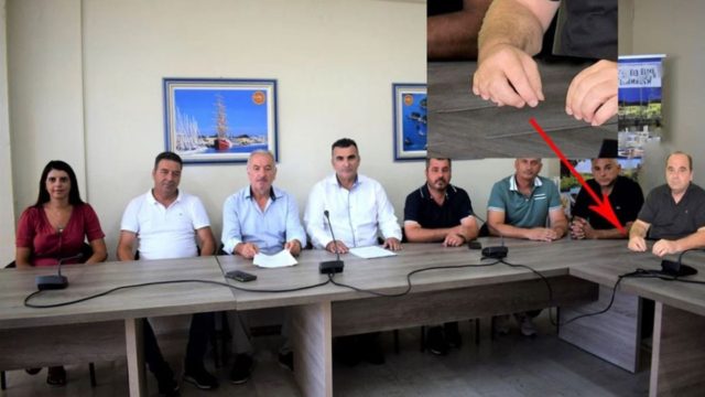 Επικό Photoshop: Πρόσθεσαν σε φωτογραφία υποψήφιο συνδυασμού που απουσίαζε και του έβαλαν 6 δάκτυλα (photo)