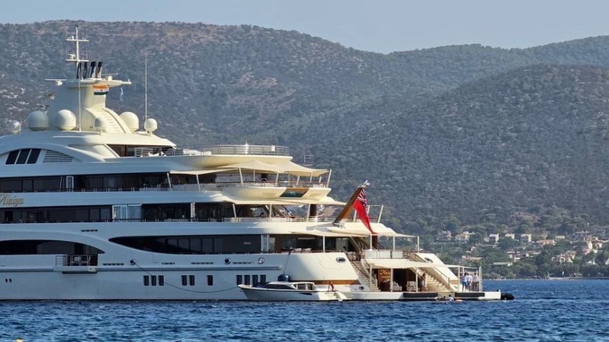 Στο Πόρτο Ράφτη η υπερπολυτελής θαλαμηγός «Alaiya» του Ινδού μεγιστάνα Λακμσί Μιτάλ