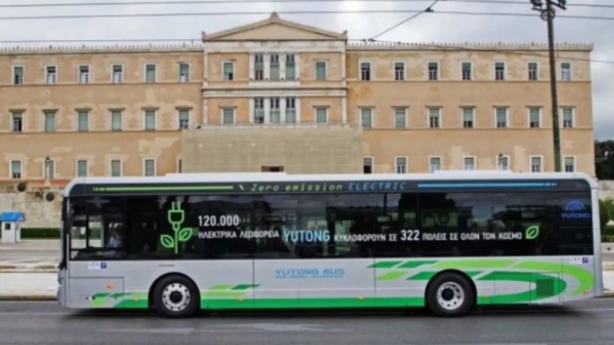 «Πράσινο φως» για τα πρώτα 250 ηλεκτρικά λεωφορεία σε Αθήνα και Θεσσαλονίκη