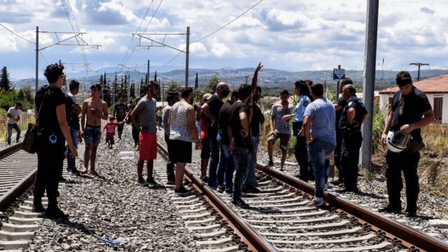 Φωτιά Λουτράκι: Με λεωφορεία τα δρομολόγια του προαστιακού Άνω Λιόσια – Κιάτο – Η ανακοίνωση της Hellenic Train