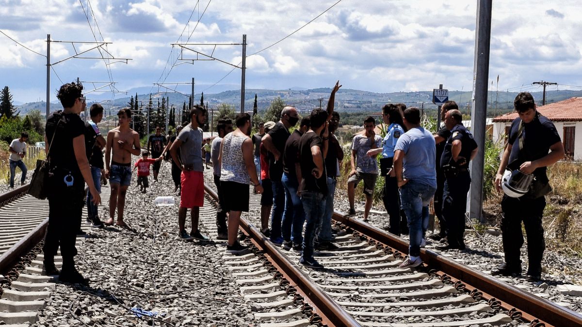 Φωτιά Λουτράκι: Με λεωφορεία τα δρομολόγια του προαστιακού Άνω Λιόσια – Κιάτο – Η ανακοίνωση της Hellenic Train
