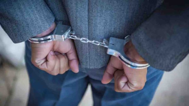 Σοκ στα Φάρσαλα: Πυροβόλησε με καραμπίνα όχημα που ήταν σταθμευμένο έξω από το σπίτι του – Συνελήφθη από τις αρχές