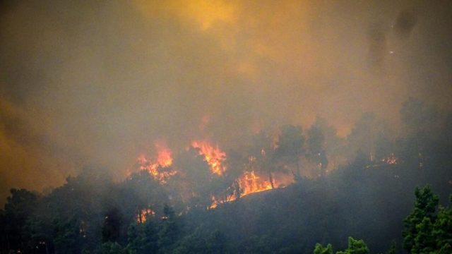 Φωτιά στη Ρόδο: Δορυφορική φωτογραφία αποτυπώνει το μέγεθος της καταστροφής