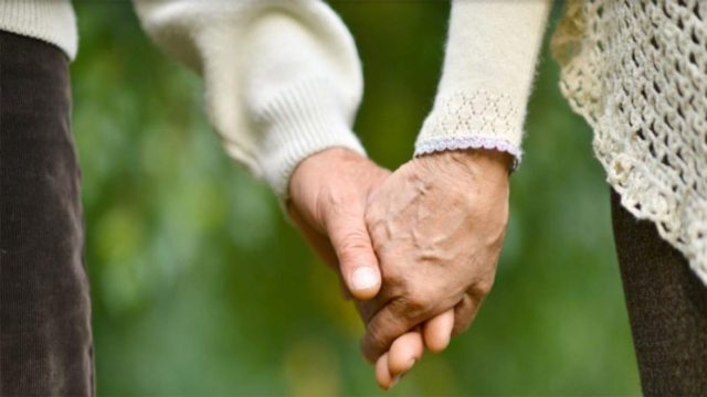 Δραματική ιστορία στη Ρόδο: Ζευγάρι “έφυγε” με διαφορά ωρών! Πέθανε η αγαπημένη του γυναίκα και ο σύζυγος “έσβησε” λίγες ώρες αργότερα από καρδιακή ανακοπή