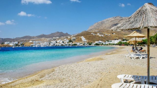 30 ευρώ την ημέρα: Το μαγευτικό ελληνικό νησί με τις 72 παραλίες χωρίς ούτε μια ξαπλώστρα