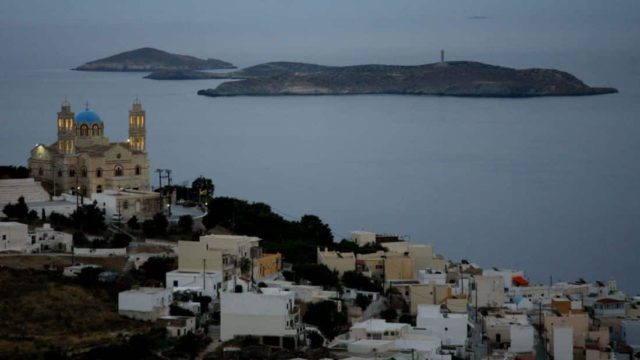 Χαμός στη Σύρο: Έκλεισε το αεροδρόμιο λόγω εξάντλησης του μοναδικού ελεγκτή κυκλοφορίας!