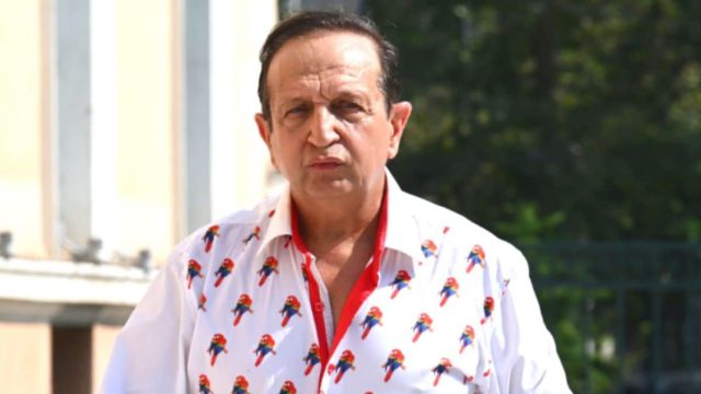 Στην αντεπίθεση ο Σπύρος Μπιμπίλας για τα παπαγαλάκια: «Το πουκάμισό μου είχε έναν συμβολισμό…»
