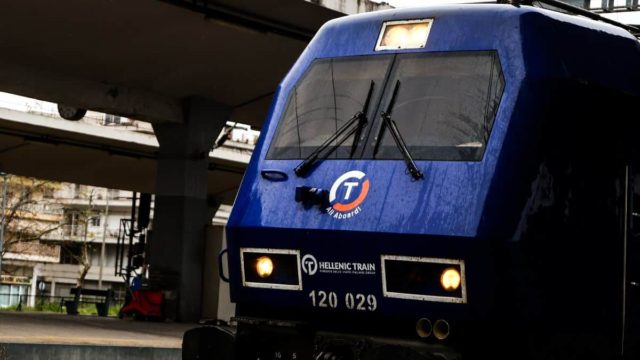 Συναγερμός στην Κατερίνη: Ακινητοποιήθηκε αμαξοστοιχία που έκανε το δρομολόγιο Θεσσαλονίκη-Λάρισα με 58 επιβάτες (video)