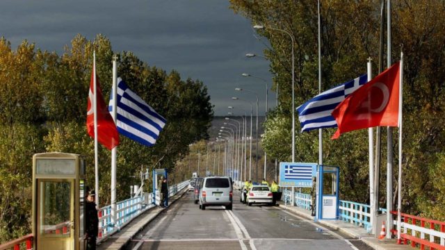 Τούρκος πάτησε Έλληνα πολίτη με το αμάξι στο τελωνείο Κήπων: Τσακώθηκαν για τη σειρά και τον παρέσυρε – Σε κρίσιμη κατάσταση 57χρονος (video)