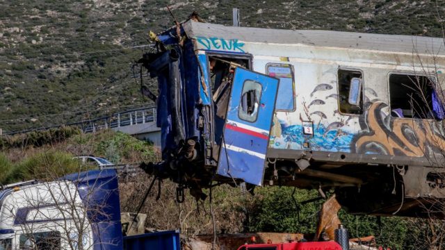 Τέμπη: Απατεώνας προσεγγίζει οικογένειες θυμάτων του δυστυχήματος και ζητάει χρήματα