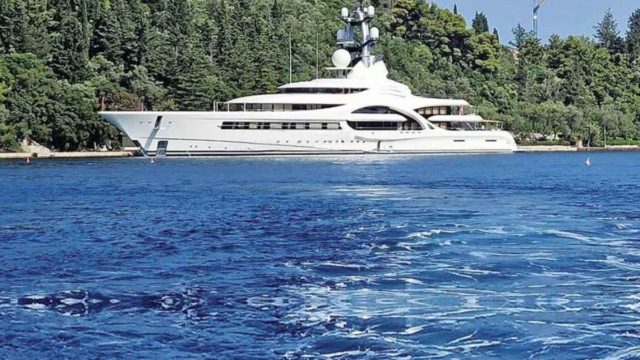 Μεγιστάνας «θάμπωσε» το Ιόνιο – Κόβει βόλτες με superyacht 250 εκατ. ευρώ – Δίνει 400 εκατ. για νησί (ΦΩΤΟ)