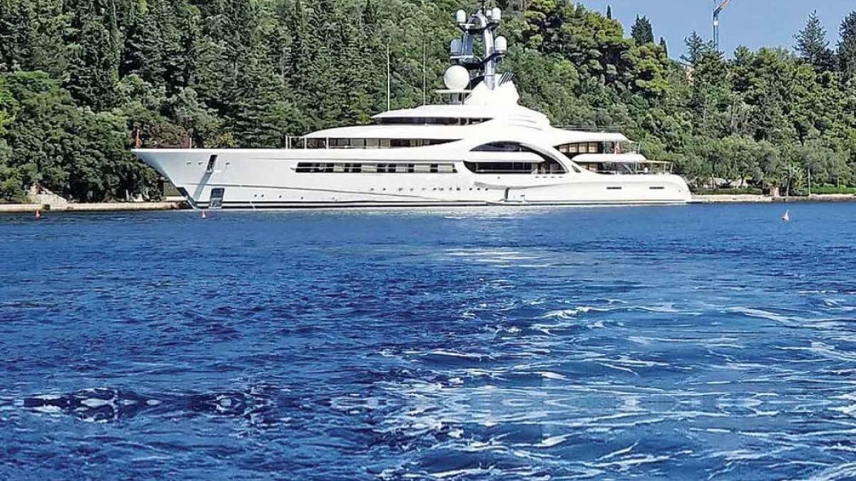 Μεγιστάνας «θάμπωσε» το Ιόνιο – Κόβει βόλτες με superyacht 250 εκατ. ευρώ – Δίνει 400 εκατ. για νησί (ΦΩΤΟ)