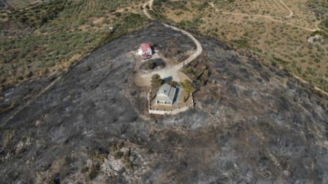 Βόλος: Θαύμα μέσα στις φλόγες – Πώς σώθηκε το εξωκκλήσι του Προφήτη Ηλία στα Μελισσάτικα (photos&video)