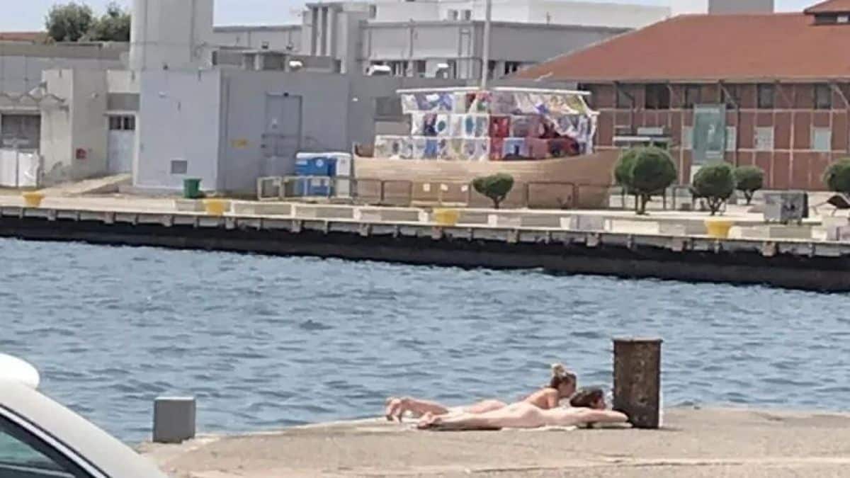 Έσφιξαν οι… ζέστες: Νεαρές έκαναν γυμνισμό στην Παραλία Θεσσαλονίκης – Έκπληκτοι οι περαστικοί (video)
