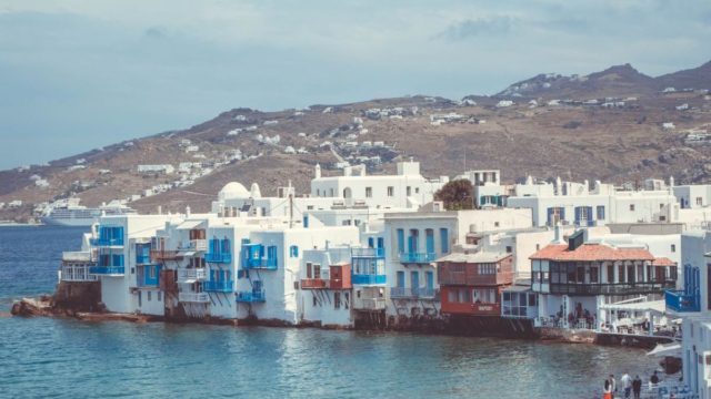 Νέο χτύπημα στον ελληνικό τουρισμό από τους Βρετανούς: «Ο χειρότερος προορισμός διακοπών αυτό το ελληνικό νησί»