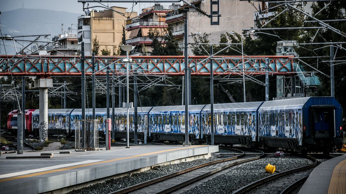 Ακινητοποιήθηκε αμαξοστοιχία από Θεσσαλονίκη προς Αθήνα – Λεωφορεία πήραν τους επιβάτες