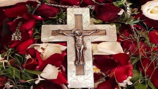 «Ο Χριστός μιλάει πάντα τελευταίος»: 3χρονο αγοράκι με λευχαιμία “σώθηκε” χάρη στον Τίμιο Σταυρό – Η ανατριχιαστική εξομολόγηση της μητέρας του
