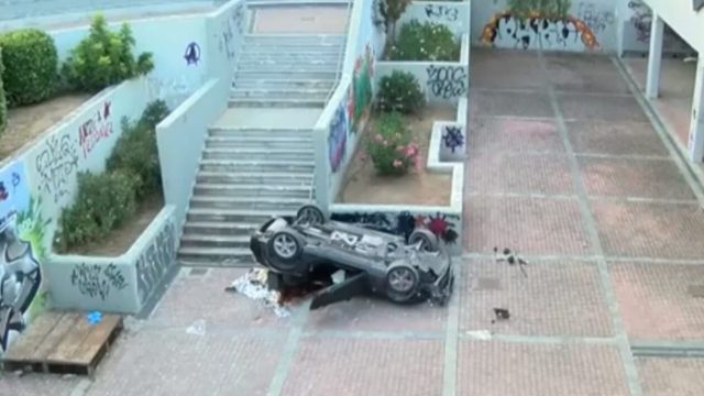 Νέο Ηράκλειο: Αυτοκίνητο «βούτηξε» στο κενό στο σταθμό του ΗΣΑΠ – Νεκρός ο οδηγός (Video)