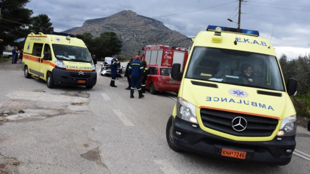 Σφοδρό τροχαίο στην ΕΟ Θεσσαλονίκης–Ευζώνων: Μετωπική σύγκρουση ΙΧ με βυτιοφόρο – Τρεις τραυματίες