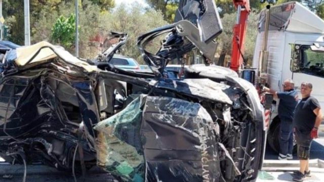«Μου χάλασαν το αυτοκίνητο»: Δίωξη για κακούργημα στην 88χρονη γυναίκα που πέρασε με κόκκινο – Νεκρός πατέρας δύο παιδιών