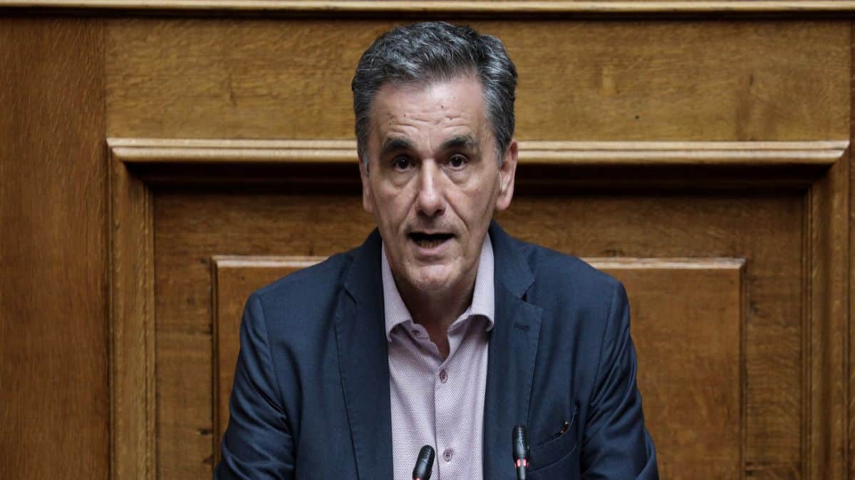 Η εντυπωσιακή μελαχρινή σύντροφος του Ευκλείδη Τσακαλώτου (ΦΩΤΟ)