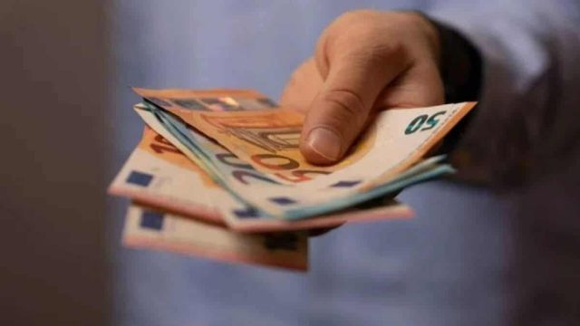 Youth Pass: Πότε και πώς θα λάβουν τα 150 ευρώ οι νέοι – Οι 4 χρήσεις που θα έχει