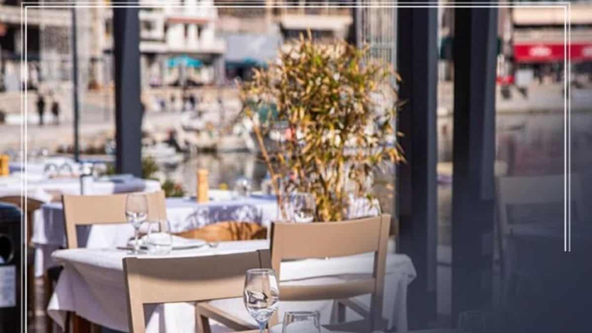 Τα καλύτερα θαλασσινά θα τα φας στον θρυλικό Ζέφυρο στο Μικρολίμανο – Από τον Τάσο Δούση