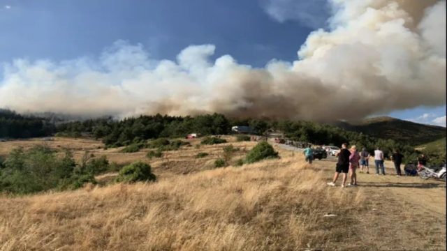 Μεγάλη φωτιά ξέσπασε στα Γρεβενά – Κοντά στη Δεσκάτη οι φλόγες