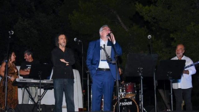 Εορταστική βραδιά παραμονή του 15Αύγουστου στην Πλατεία Αγίας Λαύρας Αμαρουσίου παρουσία του Δημάρχου Θεόδωρου Αμπατζόγλου