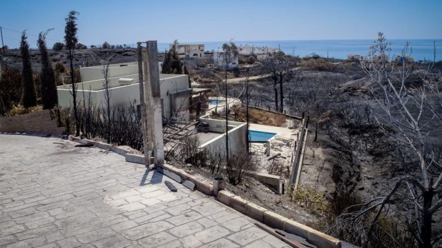 Φωτιά στη Ρόδο: Ενίσχυση 587.200 ευρώ για την αποκατάσταση υποδομών σε οικισμούς που επλήγησαν