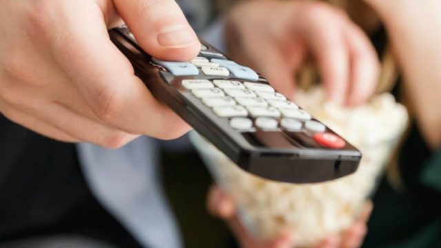 Τηλεθέαση 28/8: «Νίκη» της Εθνικής στα μηχανάκια της AGB παρά την ήττα – «Μάχη» ανάμεσα σε ALPHA και MEGA