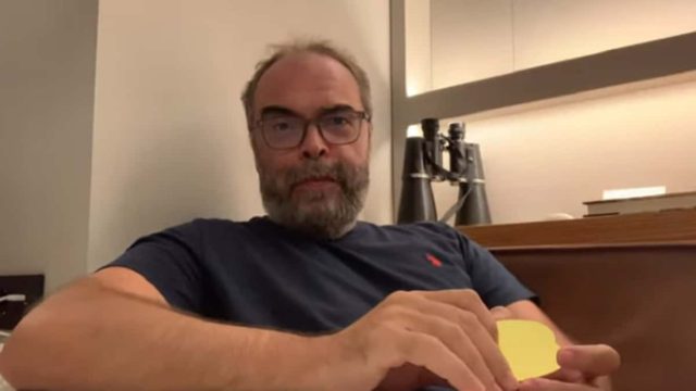 Ανδρέας Κονάνος: «Φτου, ξελευτερία»! Ο πρώην ιερέας αποκάλυψε ότι είναι ομοφυλόφιλος με ένα βίντεο – Παραιτήθηκε, «ξυρίστηκε» και έγινε life coach