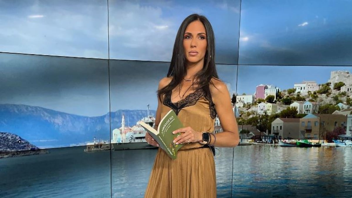 “Κολάζει” η Ανθή Βούλγαρη: Χαλαρή, αμακιγιάριστη και με το μπικίνι της ποζάρει μπροστά στην κάμερα (photo)