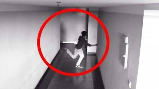 Υποψιαζόταν τον σύζυγό της και έβαλε κρυφή κάμερα – «Μούδιασε» όταν αντίκρισε με ποιον την απατούσε!