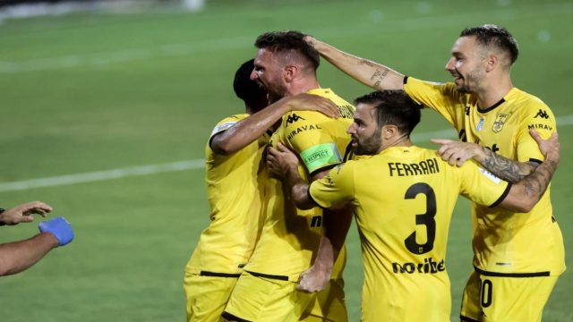 Super league / ΟΦΗ – Άρης (3-2): Ήρωας ο Νέιρα στο 90+1′ έδωσε σπουδαίο τρίποντο στους Κρητικούς