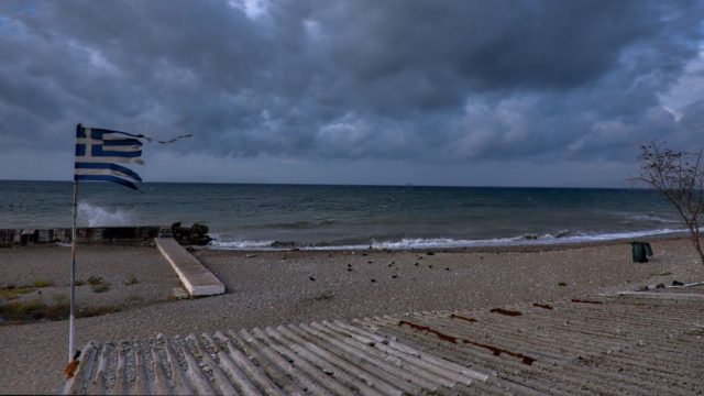 Καιρός σήμερα 15/8: Τοπικές βροχές και σποραδικές καταιγίδες – Πώς θα κυμανθεί η θερμοκρασία
