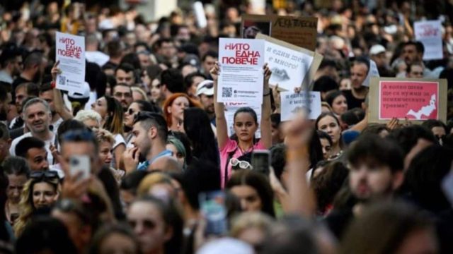 Οργή στη Βουλγαρία: 18χρονη χρειάστηκε 400 ράμματα επειδή τη μαχαίρωσε ο φίλος της – Λαοθάλασσα στους δρόμους όταν τον άφησαν ελεύθερο (photos)
