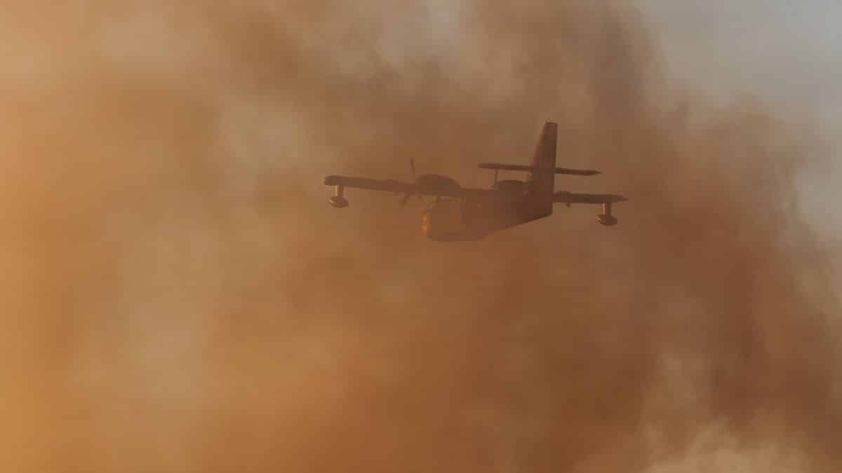 «Μηχανική βλάβη παρουσίασε το ένα από τα δύο ελληνικά canadair που στάλθηκαν στην Κύπρο»: Διαψεύδει η Αθήνα το δημοσίευμα