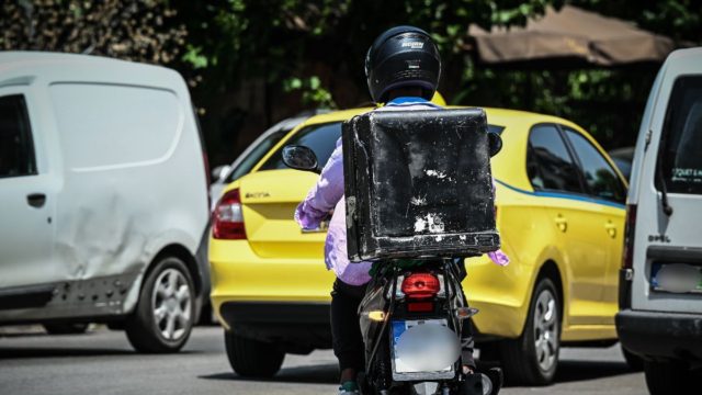 Θεσσαλονίκη: Ενώπιον ανακριτή βρέθηκε ο 27χρονος διανομέας που χτύπησε μέχρι εσχάτων 50χρονο επειδή του έκανε παρατήρηση
