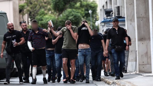 Νέα Φιλαδέλφεια: Στο «μικροσκόπιο» της ΕΛΑΣ τα κινητά των Κροατών χούλιγκαν – Ψάχνουν επαφές με Έλληνες και εντάλματα σύλληψης (video)