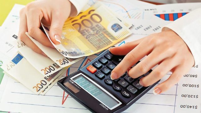 Δημοσιοποιούνται σε 48 ώρες τα ονόματα όσων χρωστούν πάνω από 150.000 ευρώ σε εφορία και ΕΦΚΑ