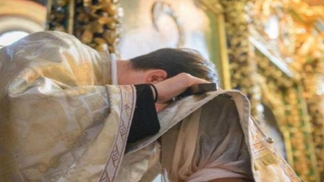 Απίστευτο περιστατικό στα Γιάννενα: Ιερέας εξομολόγησε μια νεαρή μητέρα – Δε φαντάζεστε όμως αυτό που ακολούθησε!