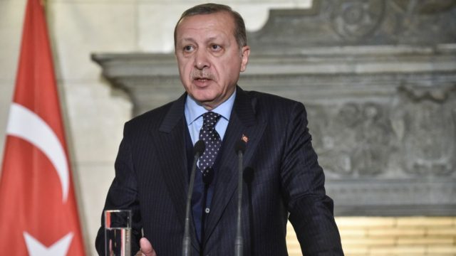 Προκλητικές δηλώσεις Ερντογάν: «Οι Έλληνες κατέστρεψαν και έκαψαν τη Σμύρνη» (video)